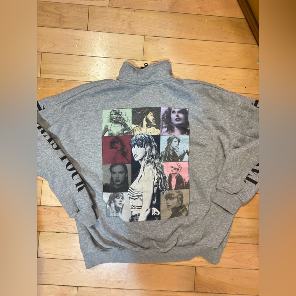 Taylor Swift Official Eras Tour Concert Grey
Quarter Zip Pull Over